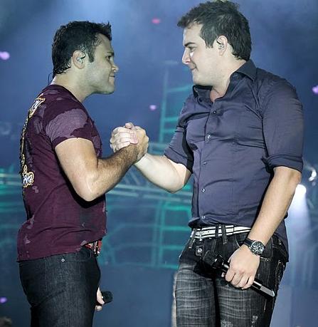 http://www.sertanejooficial.com.br/wp-content/uploads/2011/06/marcos-e-belutti-em-extrema-e-carmo-de-minas.jpg