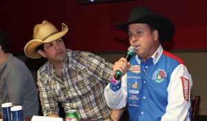 Flávio Junqueira, presidente da PBR (Professional Bull Riders) Brasil, aproveita o período de férias para organizar a temporada 2013. Reuniões ...