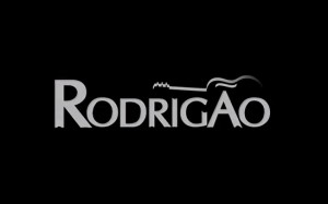 O ex-BBB Rodrigão está lançando sua carreira como cantor sertanejo. Foi publicado no final de semana um clipe no YouTube com a canção “Tô Voltando”, que será sua primeira de trabalho. Desde que saiu do Big Brother, Rodrigão foi figura ...