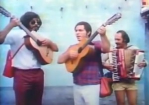 Vídeo da música “De longe também se ama” extraído do filme “Na Estrada da Vida” lançado no ano de 1980, ...