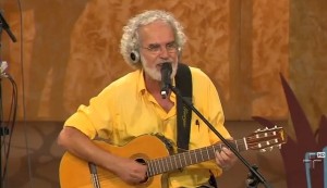Renato Teixeira canta “Amanheceu, Peguei a Viola” no programa “Viola, Minha Viola” de Inezita Barroso. Vídeo em alta qualidade HD, confira!