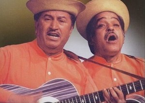 “Desafio” – Alvarenga e Ranchinho tocando esse repente gostoso, muita música de raiz…A dupla adotou a paródia e a sátira política como sua marca registrada, vale conferir!