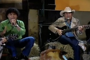 A dupla Teodoro e Sampaio cantando “Vestido de Seda” no programa Raízes do Campo da TV Record. O programa, que era apresentado pela dupla Chitãozinho e Xororó, ficou no ar até maio de 2005.