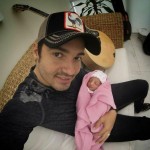 O cantor Fernando Zorzanello (Fernando e Sorocaba), compartilha a foto da pequena Alice em suas redes sociais. A menina nasceu ...