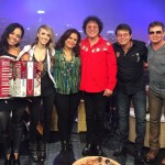 Cantando ao vivo, a banda Barra da Saia participará neste sábado (18/10) do programa Silvio Brito em Família, exibido pela ...