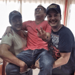 Na tarde de ontem, dia 20, a dupla sertaneja João Bosco e Vinícius se encontrou com o cantor Leonardo saguão ...