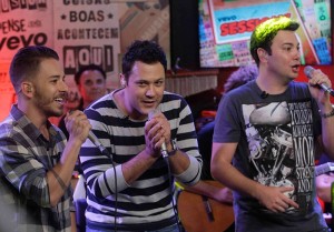 João Bosco e Vinícius cantam ao lado de Junior Lima Ontem, dia 25, o apresentador Junior Lima recebeu a dupla ...