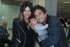 Hudson conhece o filho que nasceu nos EUA Na manhã de ontem (30) o cantor Hudson finalmente conheceu seu filho, Davi, ...