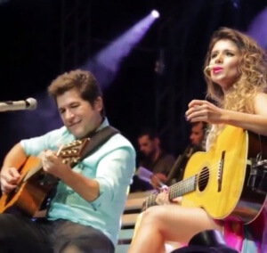 Paula Fernandes e Daniel fazem dueto inédito em Porto Alegre (RS) A cantora Paula Fernandes e o cantor Daniel, surpreenderam ...