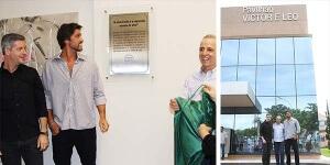 A dupla Victor e Leo participou na última quarta-feira (02) da inauguração do pavilhão do Hospital do Câncer de Barretos ...