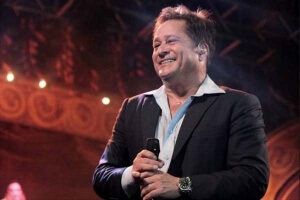 Leonardo prepara o lançamento do novo disco “De Bar em Bar” e fala sobre a possível gravação do DVD "Cabaré 2"