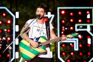 Cantor se apresenta  no país pela sétima vez e completa sua décima tour internacional