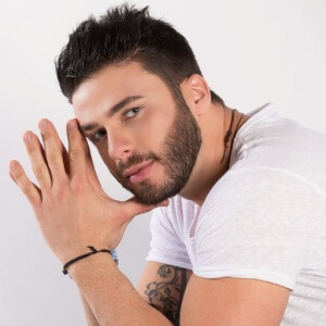 Anjo – Rodrigo Marim Rodrigo Marim segue apresentando novidades para seus fãs! Nesta semana, o cantor sertanejo lançou o clipe de sua nova moda, “Anjo”, ...