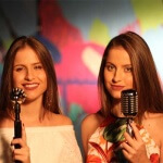 Paredes Pintadas – Júlia e Rafaela Com apenas 15 anos, as gêmeas Júlia e Rafaela lançam nesta quarta-feria (18) a música Paredes Pintadas. Composta por Ciro ...