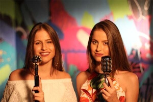 Com apenas 15 anos, gêmeas do interior do Mato Grosso lançam Paredes Pintadas, confira!