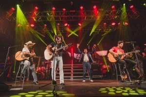 Estrelas: Edson e Hudson e Rionegro e Solimões