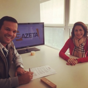 Padre Alessandro Campos assina contrato com a TV Gazeta