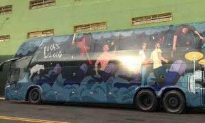 Ônibus da banda de cantor Lucas Lucco é assaltado no interior de MG 