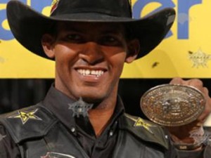 Valdiron de Oliveira ganha etapa PBR de Fresno (CA). Literalmente, neste sábado, dia 19 de março, os competidores brasileiros entraram ...