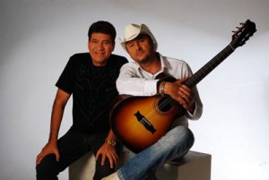 Show de Chico Rey e Paraná encanta multidão em Promissão. Dupla se apresentou na noite desta quinta-feira durante a 37ª ...