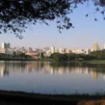 A temperatura máxima registrada na capital paulista no último domingo, dia 9, 33,1°C, foi a maior já anotada durante um ...