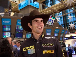 BFTS – O bicampeão mundial, Silvano Alves, conquistou seu terceiro título da temporada 2013 da PBR. O brasileiro foi o ...