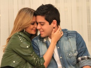 A dupla sertaneja Maria Cecília e Rodolfo celebrarão seu casamento nesta quarta (17), na cidade de Campo Grande (MS). Emocionada, ...