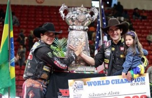 Silvano Alves conquistou no último Domingo, em Las Vegas, o bicampeonato mundial do BFTS PBR. Nunca antes na história da ...