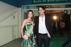 O namoro de Paula Fernandes e Henrique do Valle vai muito bem, obrigado. Junto há seis meses, o casal se ...