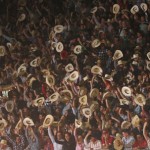 Torcedores comemoram crescimento do Rodeio Nacional A final do Brahma Super Bull PBR em Americana reuniu mais de 100 mil ...