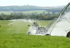 O Brasil possui hoje cerca de 30 milhões de hectares com potencial para irrigação, distribuídos de norte a sul do ...