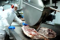   A produção de carne bovina dos Estados Unidos deve ser de 11,4 milhões de toneladas equivalente carcaça (tec) em ...