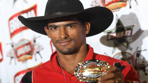 O grande campeão da etapa Brahma Super Bull PBR de Guaxupé foi Douglas Lino da cidade de Morro Agudo (SP). ...