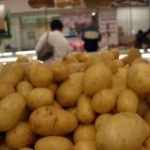 O preço da batata atingiu o maior patamar dos últimos 10 anos. A redução da área plantada e a falta ...