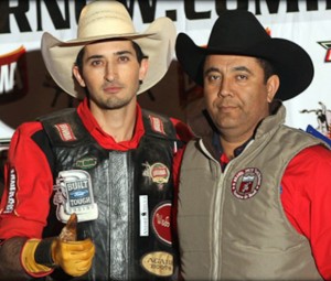 O bicampeão brasileiro do Brahma Super Bull PBR, Edevaldo Ferreira, acaba de aumentar a sua coleção de fivelas de campeão, o competidor conquistou neste final de semana a décima oitava fivela de sua carreira. A conquista ocorreu na etapa PBR ...