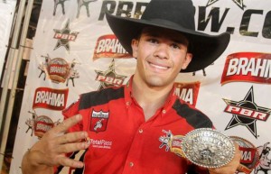 O representante de Itatiba (SP), Kaique Pacheco, conquistou neste domingo (dia 15) o título de campeão da etapa de Limeira (SP). O atleta finalizou o evento com 428,50 pontos. A consagração do título veio após obter 89,75 pontos à bordo ...