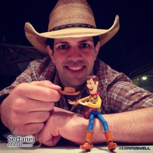 Welligton Campos, o brasileiro que mais tem seguidores no Instragram com o perfil @camposwell, convidou o cantor Sorocaba (Fernando e Sorocaba) para fotografar junto com o boneco Woody. A foto foi divulgada na noite de ontem e em menos de ...