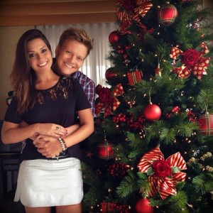 O cantor sertanejo Michel Teló postou uma foto ao lado de sua noiva Thais Fersoza e comentou sobre o seu natal: “Feliz Natal pra todo mundo! Acabamos de ir na missa. Dia de comemorar o nascimento de Jesus! Que Ele ...