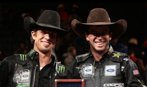 O brasileiro Fabiano Vieira e o atual campeão mundial, J.B. Mauney, foram os campeões da primeira etapa da temporada 2014 da Built Ford Tough Series (BFTS), que aconteceu na cidade de Nova York. O brasileiro entrou com vantagem no último round, ...