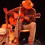 Almir Sater cantando “Comitiva Esperança”, show em Planaltina (DF). A música é de autoria de Almir Sater e Paulo Simões. ...