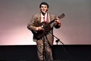 Almir Sater com sua viola de dez cordas e o saudoso maestro Zé Gomes tocando o sucesso “Rasta Bonito”  de Almir Sater e Renato Teixeira. Projeto Pantanal Alerta Brasil, maio de 1988.