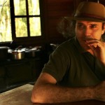 Em entrevista ao site MSNotícias o cantor e compositor Almir Sater ressaltou que gosta do contato físico com os seus ...