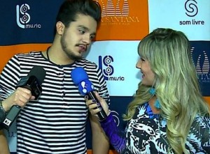 Antes de subir ao palco da Festa do Peão de Americana, no último dia 18, o cantor Luan Santana recebeu ...