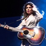 No final de março, a cantora Paula Fernandes irá levar a turnê “Um Ser Amor” para os Estados Unidos e ...