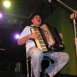 Morreu em Belo Horizonte, na manhã desta quinta-feira (23), Carlos Alberto Ribeiro, o Mangabinha, acordeonista, compositor e um dos fundadores do Trio Parada ...
