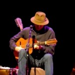 Assista ao vídeo de Almir Sater - Tocando em Frente - Teatro Guaíra, Curitiba - 09/05/2015