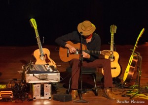 Assista ao vídeo de Doma - Almir Sater, gravado no teatro Guaíra, em Curitiba (PR), no último dia 09/05/2015