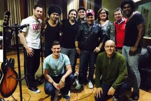 Gino recebe alta e passa bem após procedimento cirúrgico O sertanejo Gino, da dupla Gino e Geno, passou por uma ...