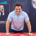 O cantor Eduardo Costa proporcionou aos seus fãs a oportunidade de encontrá-lo para uma noite de autógrafos do seu novo CD ...