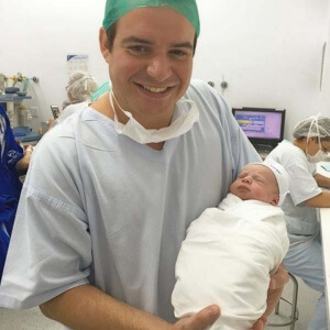 Nasce Luis Miguel, filho de Belutti e Thaís Pacholek Um anjo cheio de luz. Foi assim que o cantor Belutti descreveu o filho recém-nascido Luis Miguel. O menino, fruto do casamento do sertanejo com a atriz Thaís Pacholek, nasceu na ...